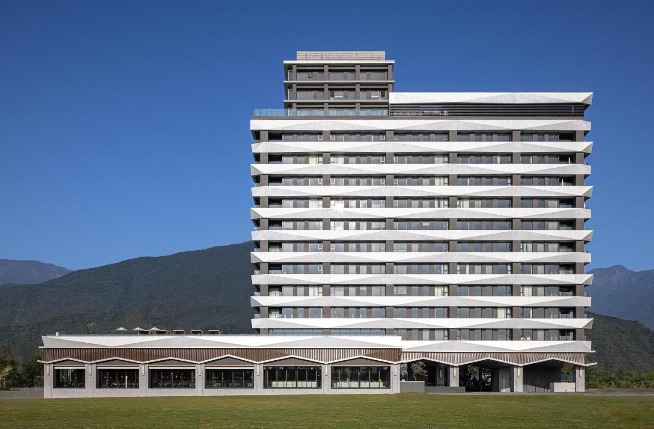 Lakeshore Hotel Hualien Taroko Shunan 외부 사진 The hotel in 2012