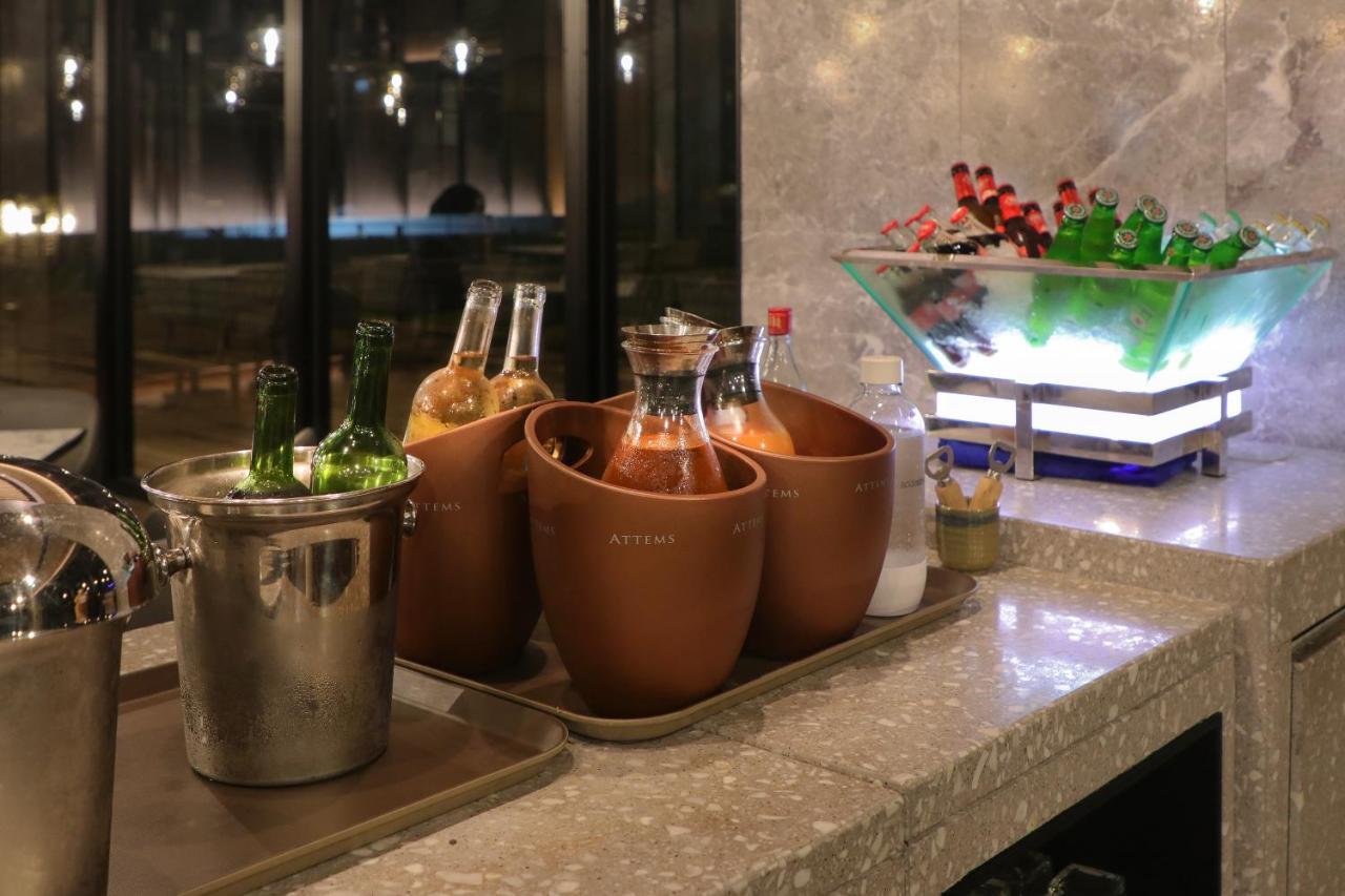 Lakeshore Hotel Hualien Taroko Shunan 외부 사진 A selection of Thai cocktails