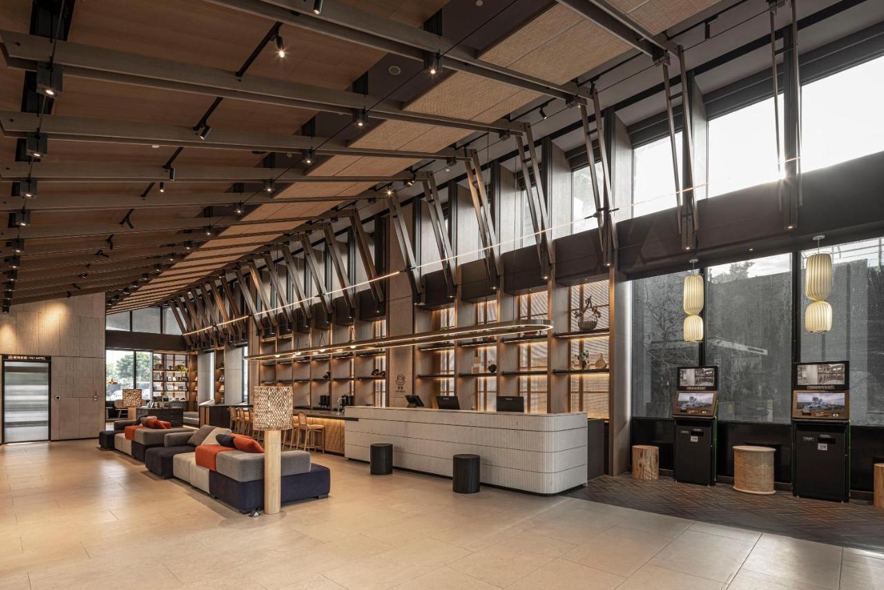 Lakeshore Hotel Hualien Taroko Shunan 외부 사진 The interior of the new library